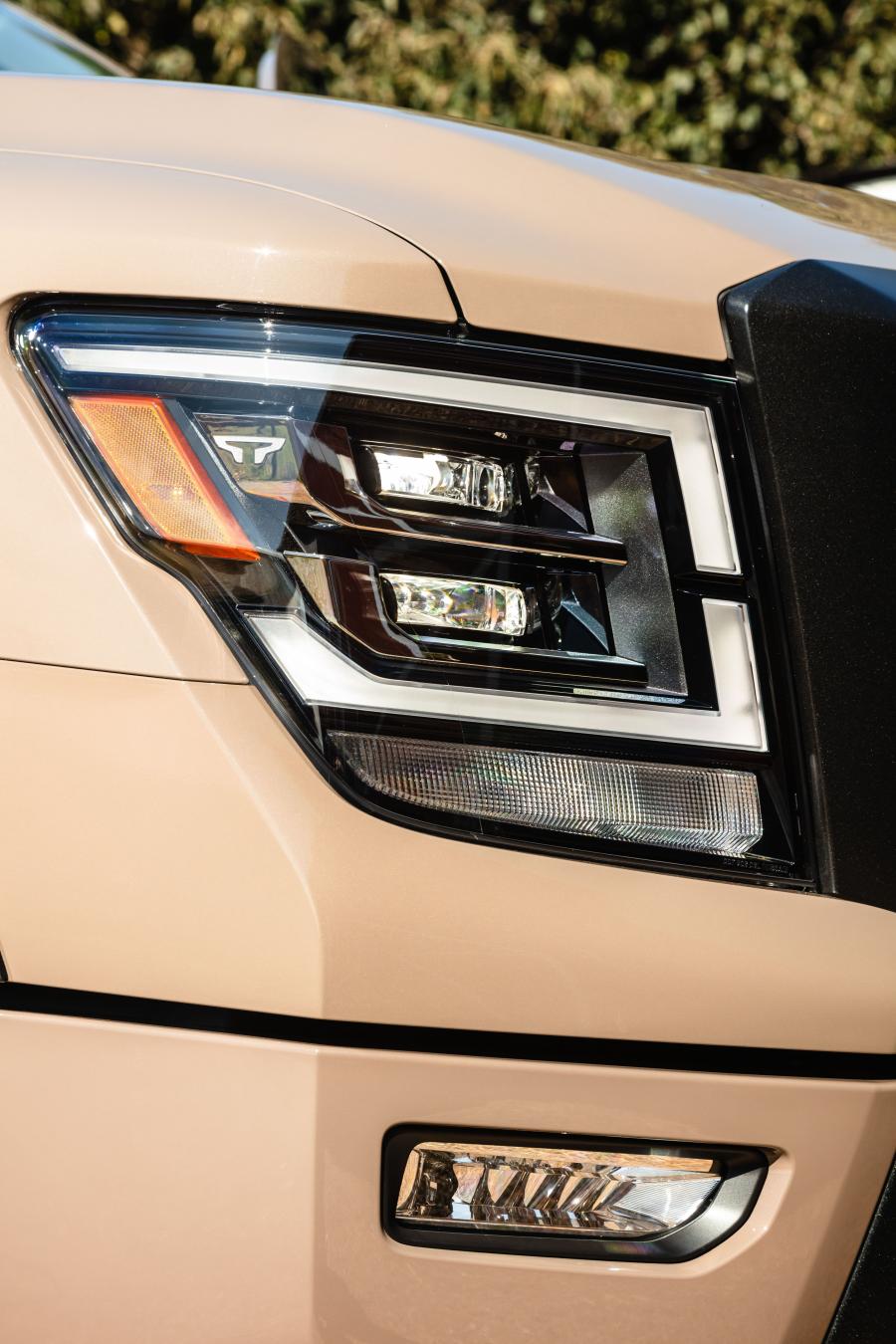 Детали экстерьера Nissan Titan XD PRO-4X Crew Cab 2019 года  (фото 3 из 34)